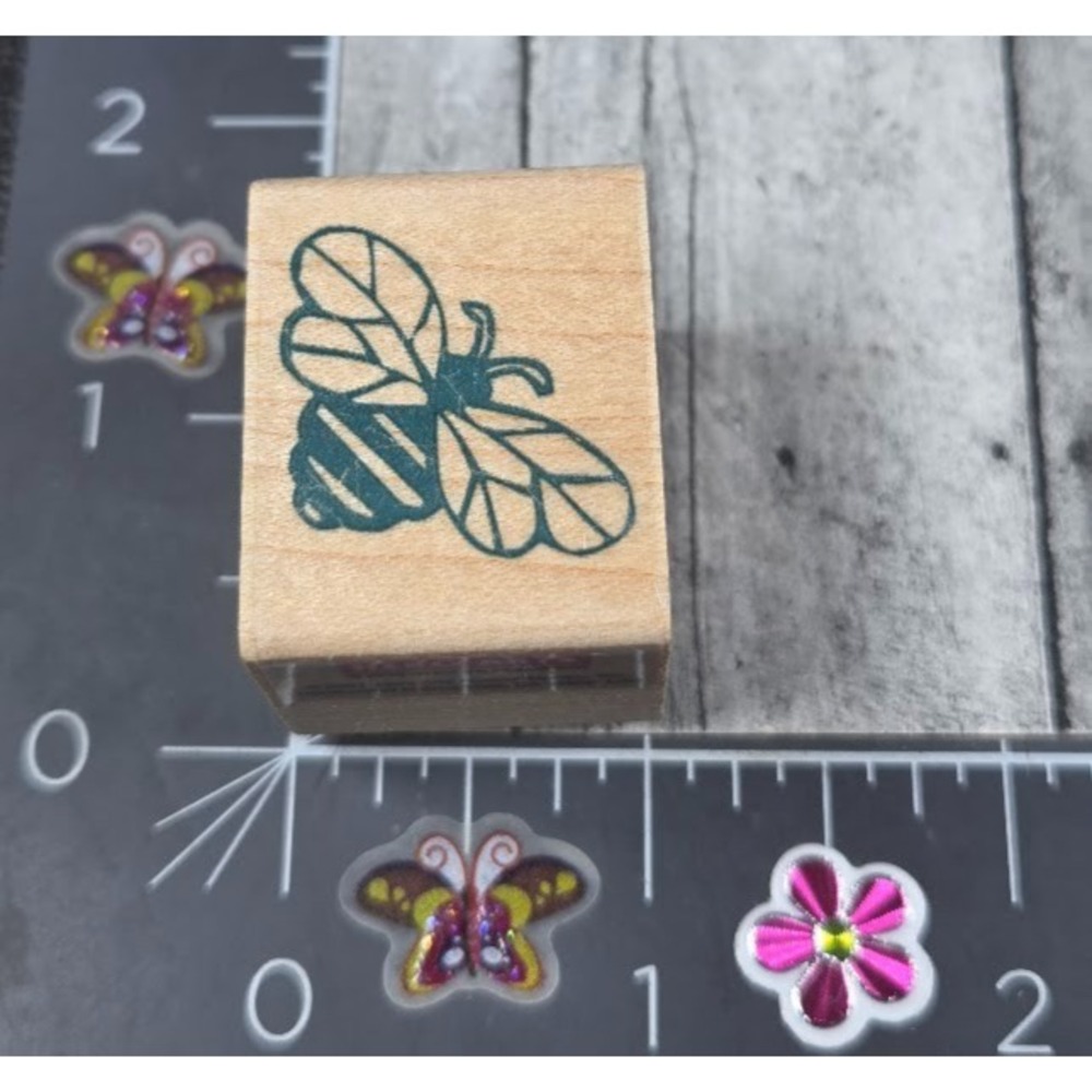 Hero Arts Bumble Bee Striped Flying Bug 2001 Rubber Stamp Wood #C57